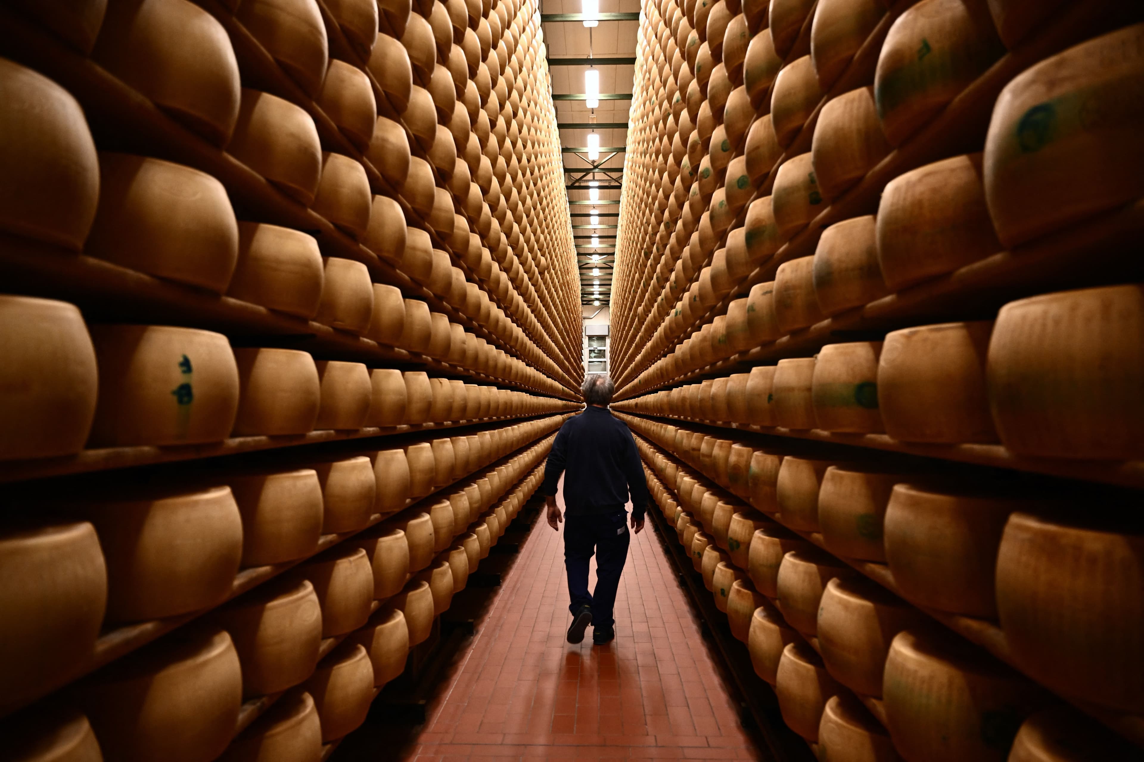Parmigiano vs Parmesan: radici culturali della guerra dei dazi 