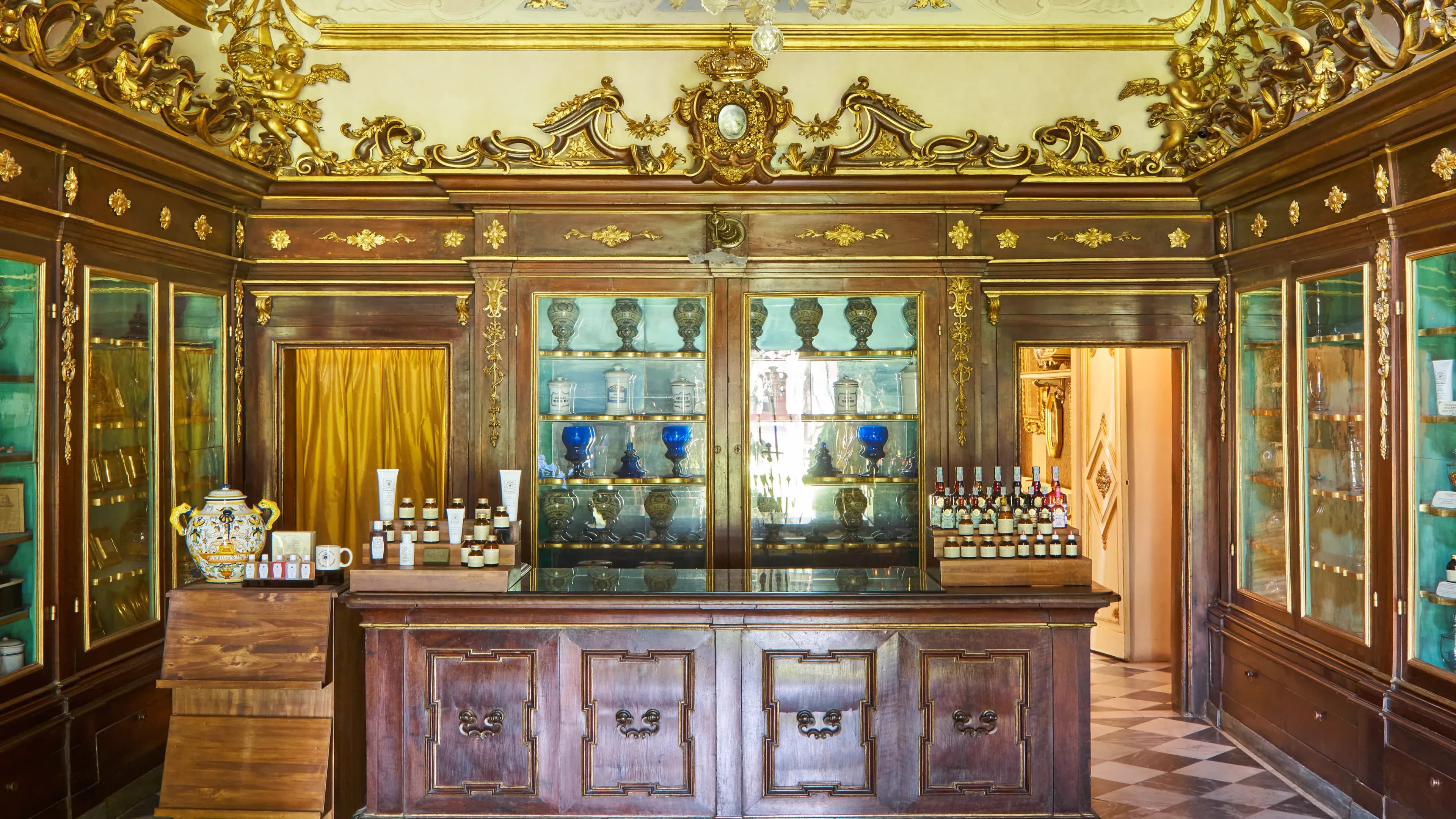 L’arte invisibile: speziali e profumieri nella Firenze di ieri e di oggi